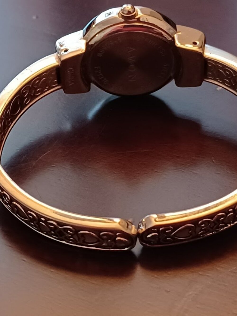 Vintage Ladies AVON Silver Tone Bangle Watch with Heart Motif - WORKS! - Picture 8 of 10
